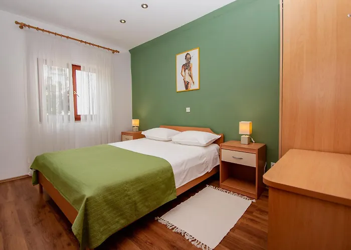 Iva Apartament *