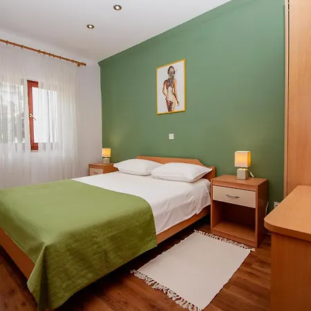 Iva Apartament *