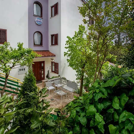 Iva Apartament *